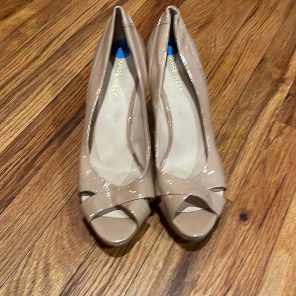 Nine West Criss Cross Peep Toe Heels Size 7 1/2